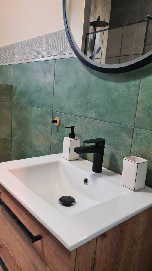 Urocze Apartamenty Na Wsi Goledzinow Экстерьер фото